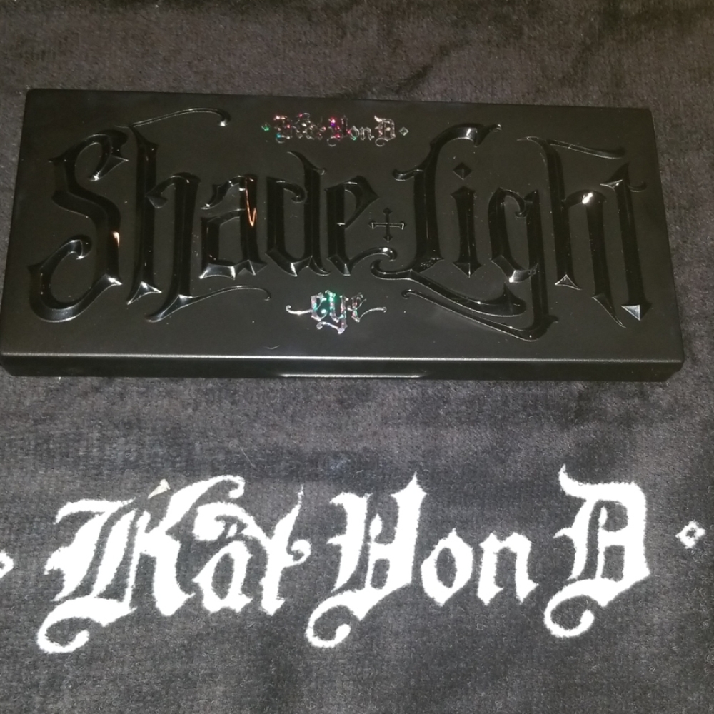 Kat Von D Shade & Light Glimmer Palette